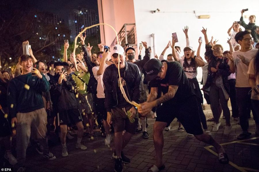 하루 한 번 광복홍콩 시대혁명_1.jpg