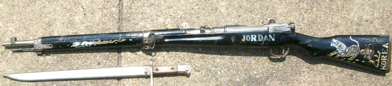 일본군이 쓰다 남긴 걸 북한군이 쓰다가 미군이 노획해서 남한의 장인이 개조한 총_2.jpg