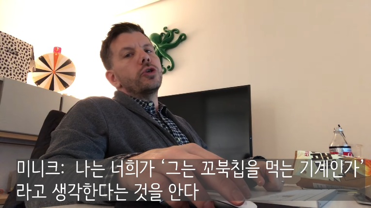 Screenshot_2020-01-12 #1 뉴욕 직장인 VLOG 꼬북칩 먹방 머신 New York Office Worker Vlog Part 1 - YouTube(26).png