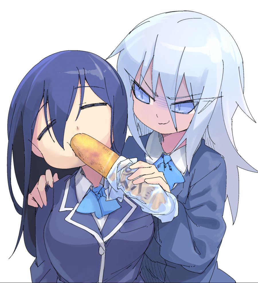 사악한 눈빛으로 입 안에 강제로 쑤셔넣는 짤.jpg_1.jpg