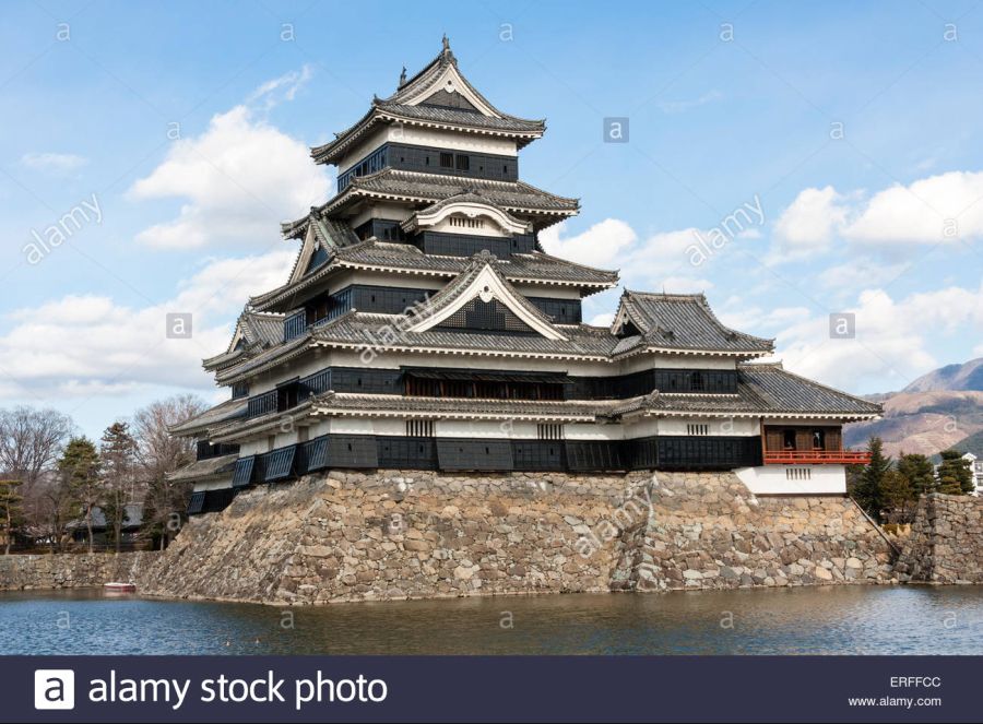 japan-matsumoto-japanese-castle-main-keep-tenshu-and-moat-in-sunshine-ERFFCC.jpg