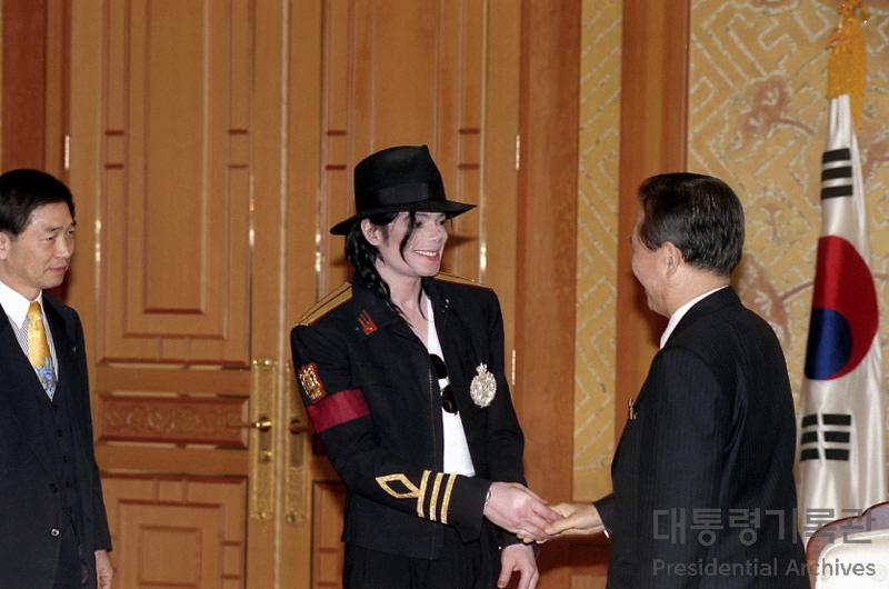 문통과 U2 기사 보니까 갑자기 이 사진이 떠오름_2.jpg