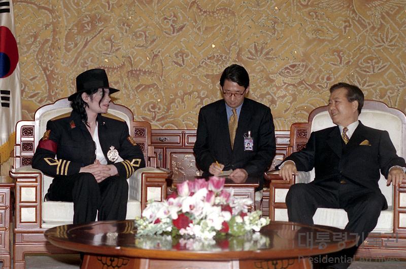 문통과 U2 기사 보니까 갑자기 이 사진이 떠오름_3.jpg