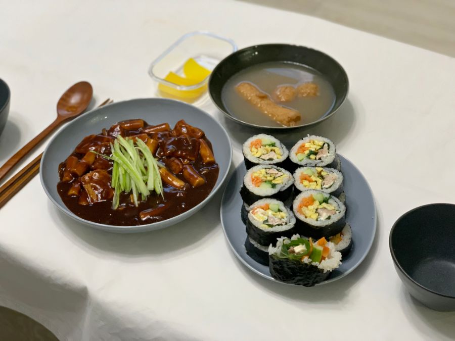 집에서 밥 해먹습니다 자작 짜장떡볶이참마김밥