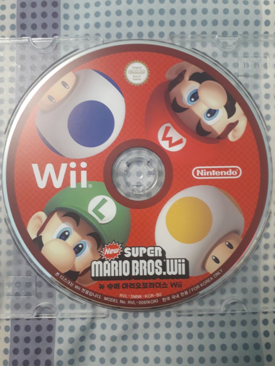 뉴 슈퍼 마리오 브라더스 Wii E.jpg