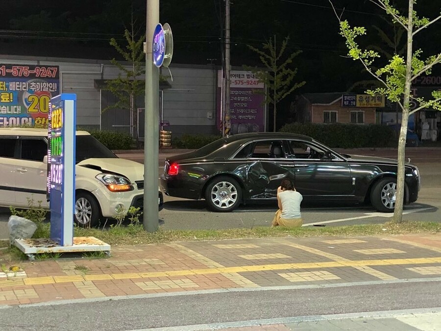 여보? 지금 차 박았는데 한번 봐줘.jpg_2.jpeg