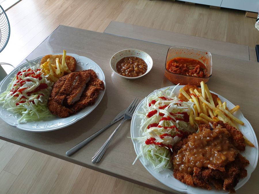 여자친구가 수제돈까스 해줬습니다
