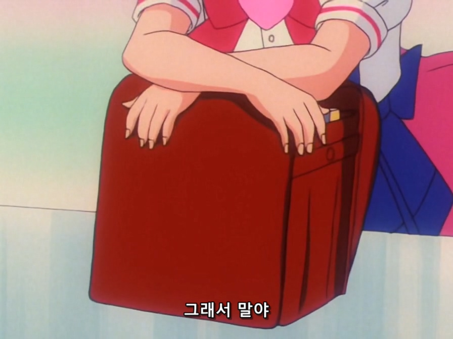 [미소녀 전사 세일러 문] 어린 여자아이를 말의 눈으로 바라보는 자_13.jpg