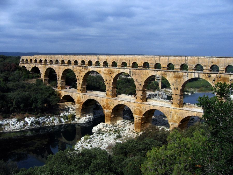 Pont_du_Gard_Oct_2007.jpg