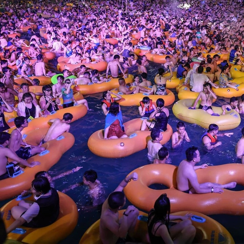 '코로나, 그게 뭐였지?'..중국 우한서 수천명 수영장 파티_3.jpg