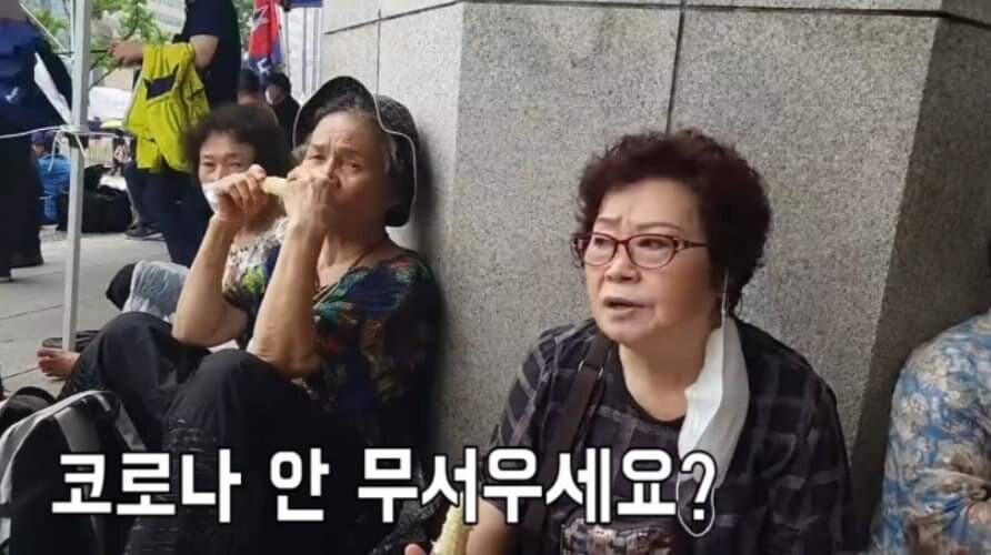 코로나가 무섭지 않다는 집회 참가자들_1.jpg