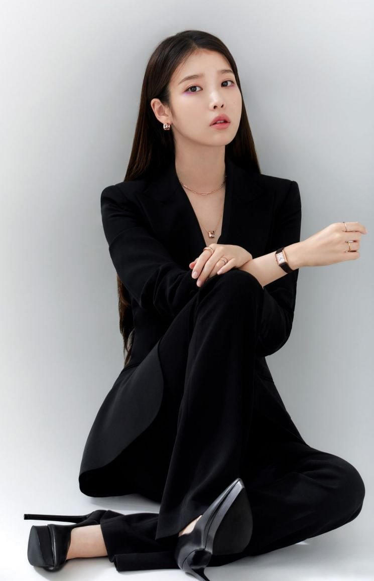 아이유 새화보.jpg_4.jpg