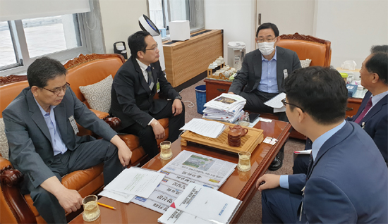 근데 진짜 이거 모양새가 재미있긴하다_1.jpg