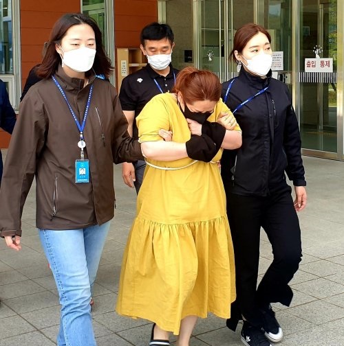의붓아들 캐리어 감금살인 계모, 징역 22년_1.jpg