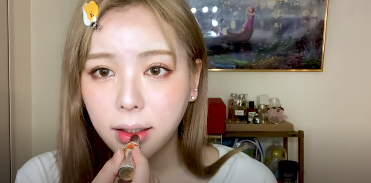 [주의] 은퇴한 여배우, 유튜버로 맹활약 중_2.jpg