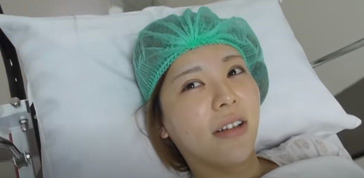 [주의] 은퇴한 여배우, 유튜버로 맹활약 중_1.jpg