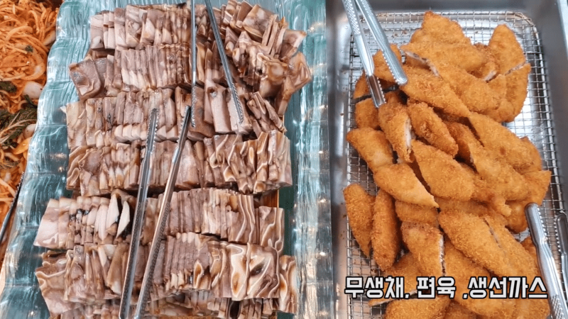 뭘 좋아할지 몰라서 이것저것 다 갖다 놓은 6천원 뷔페.jpg_2.png