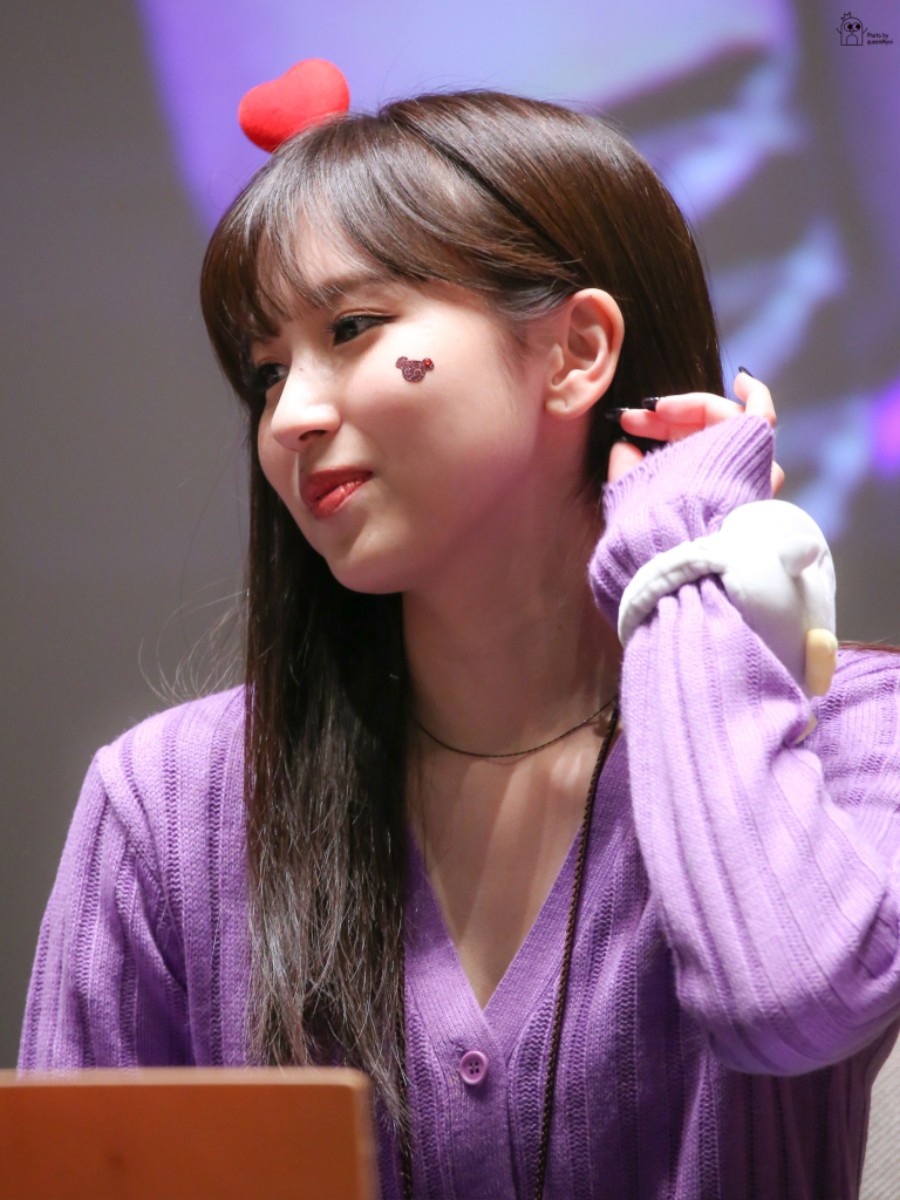 twicemina-20190524-232009-002.jpg