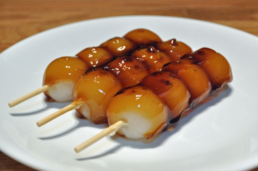 Mitarashi_dango_001.jpg