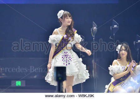 file-tang-anqi-left-of-chinese-idol-girl-group-snh48-attends-a-concert-for-the-annual-idol-popularity-poll-in-shanghai-china-25-july-2015-w8kj9k.jpg