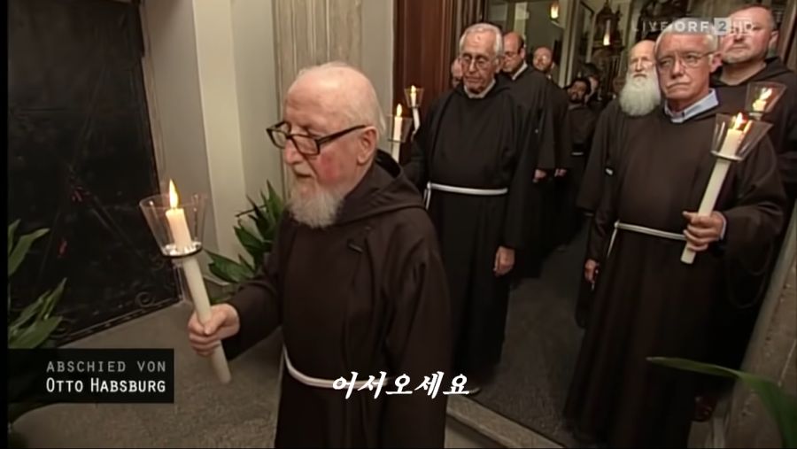 오토 폰 합스부르크의 전통 장례 의식_31.png