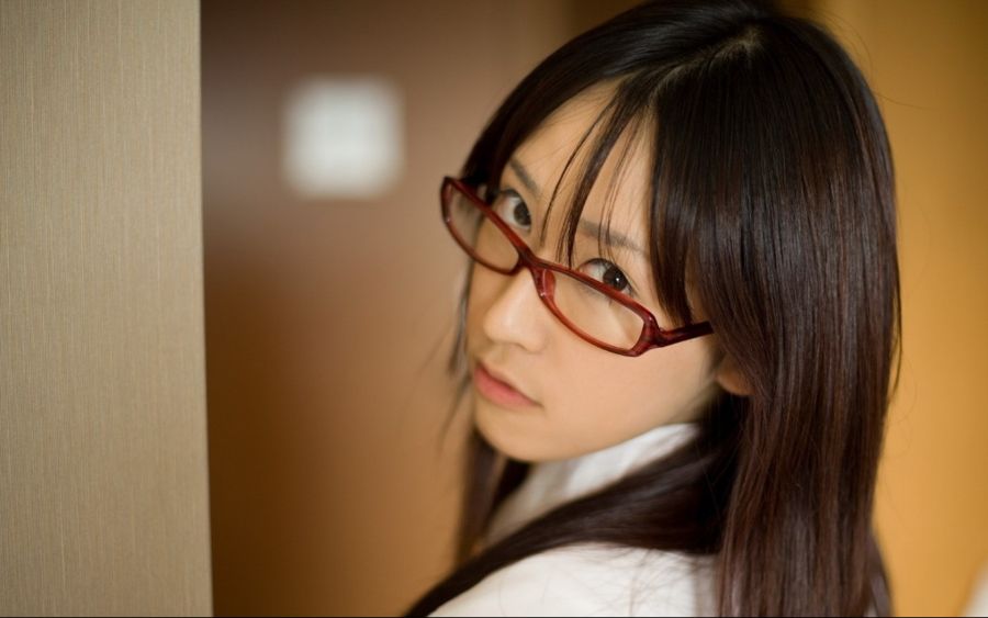 Asian_Girl_Beauty_Brunettes_Model_Looking_Back_Girls_With_Glasses_1680x1050.jpg