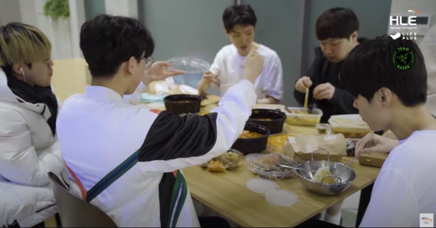 _11 RUSH TOGETHER ep.3 함께 달려나가야 할 때 [HLE X RAZER - YouTube (6).png