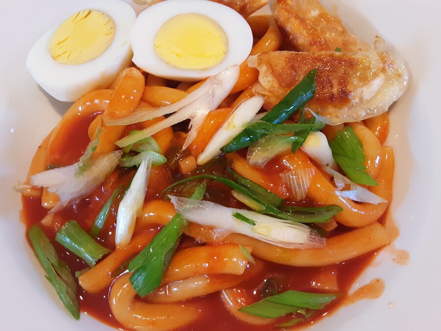 국물 밀떡볶이와 군만두_1.jpg