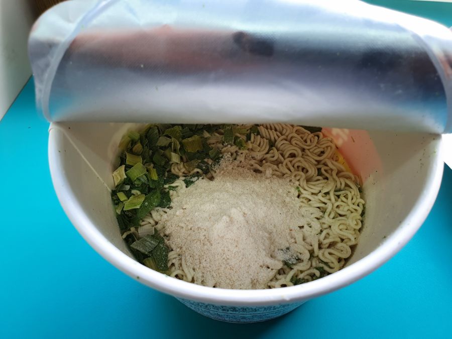 GS25에서 순후추라면 + 더큰지파이 + 닭꼬치를 먹어봤습니다._4.jpg