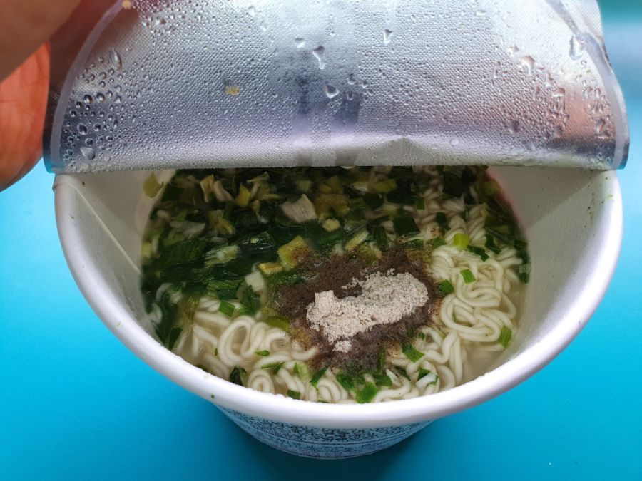 GS25에서 순후추라면 + 더큰지파이 + 닭꼬치를 먹어봤습니다._7.jpg