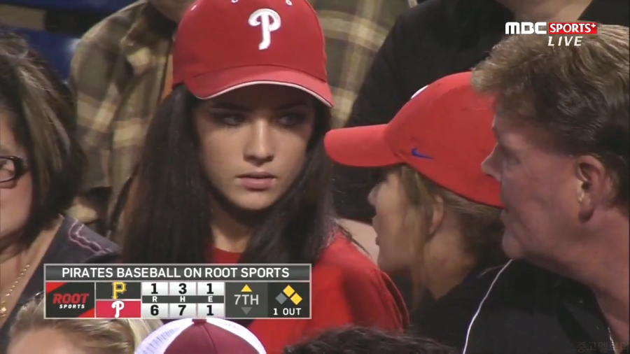 카메라맨이 야구 말고 관중만 계속 잡은 이유.jpg_3.png