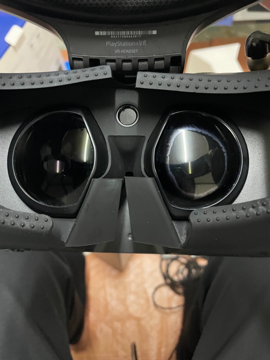 PS VR 중고로 구매 했는데 렌즈 상태가 이상합니다 ㅠㅠ_1.jpeg