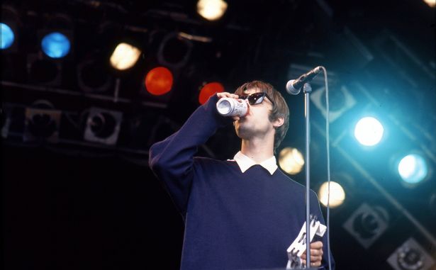2_Oasis-Live-Glastonbury-1994.jpg