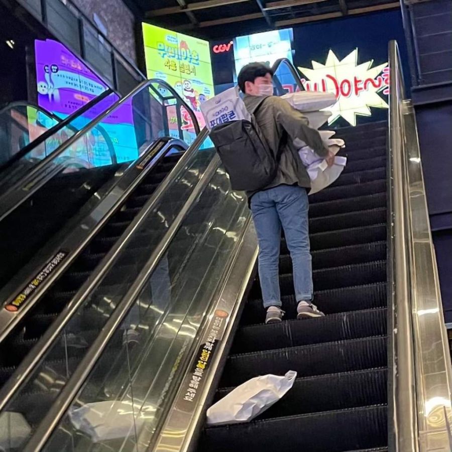 팝콘 쌓아놓고 파는 CGV 근황.jpg_2.jpg