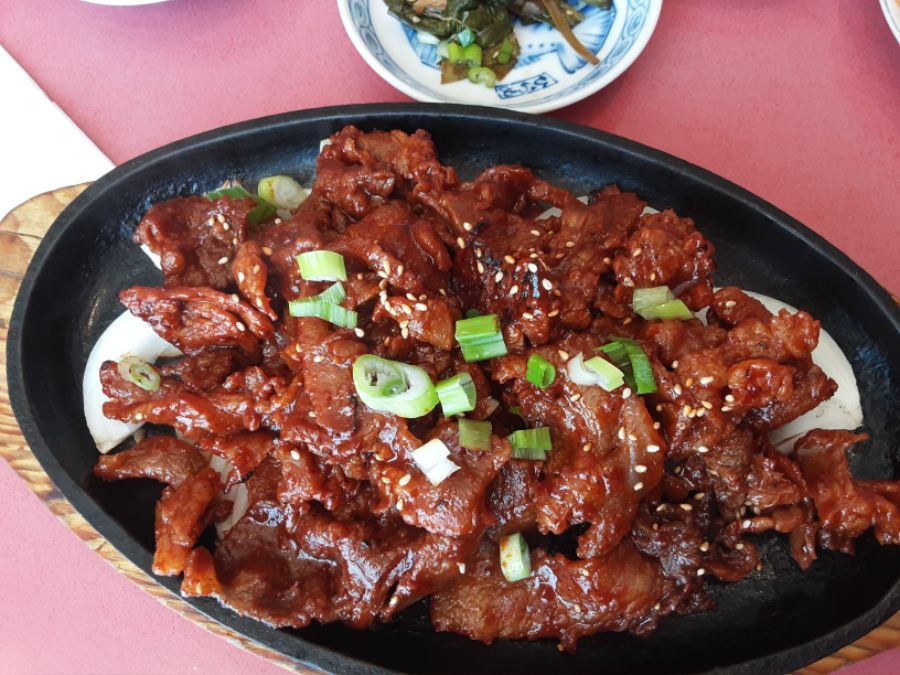 미국 시골의 두 한국 식당, 같은 메뉴 비교._1.jpg