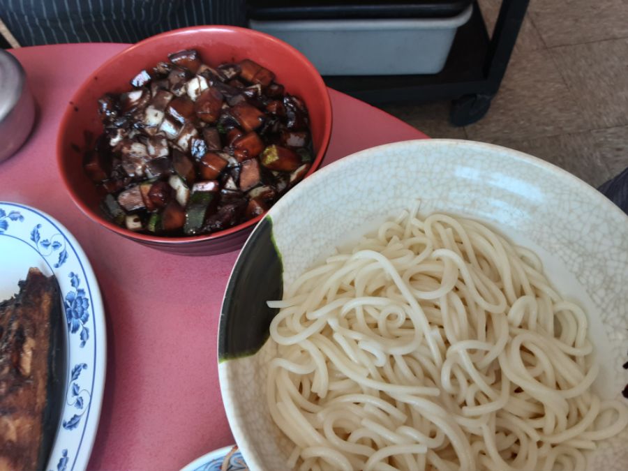 미국 시골의 두 한국 식당, 같은 메뉴 비교._5.jpg