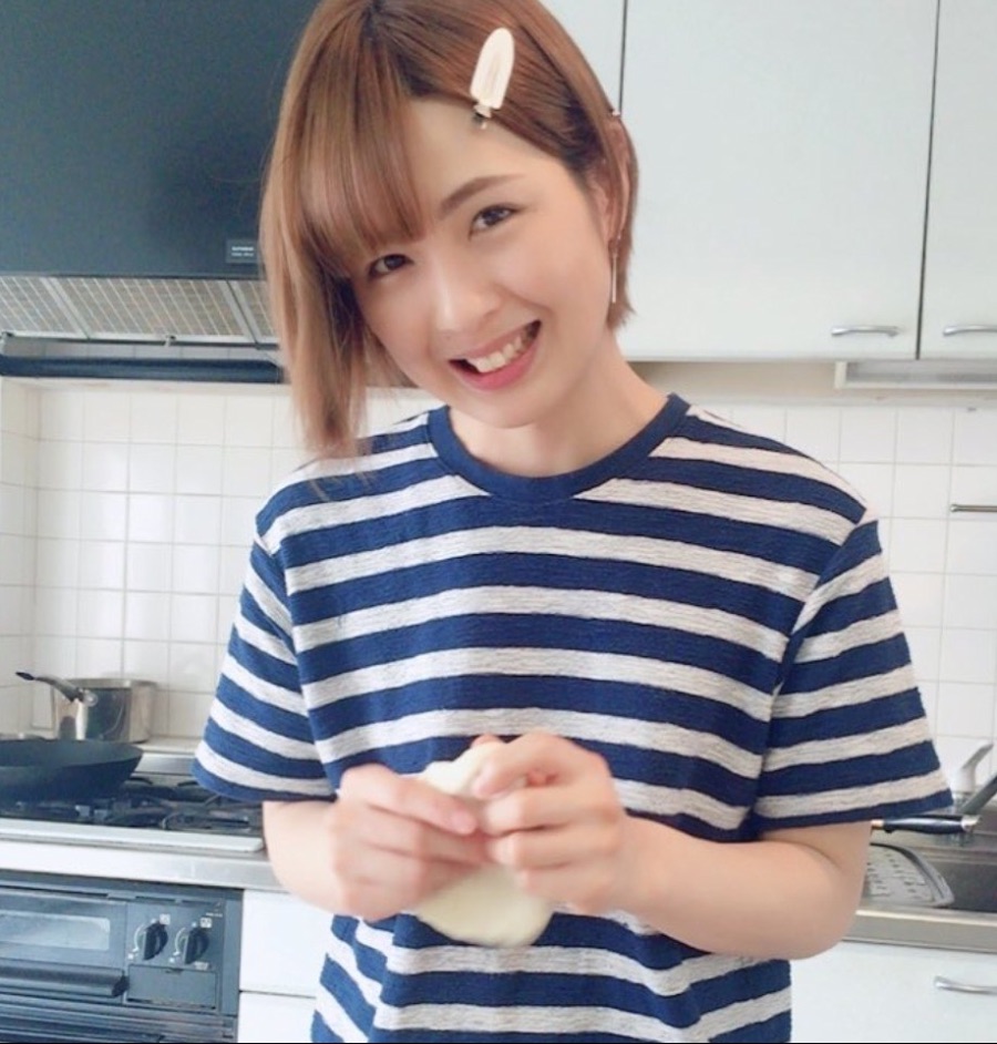 일본에서 활동중인 미모의 요리연구가.jpg_6.jpeg