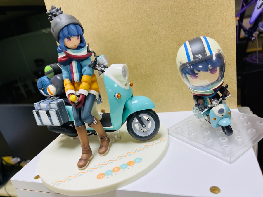 회사 책상 피규어들_4.jpeg