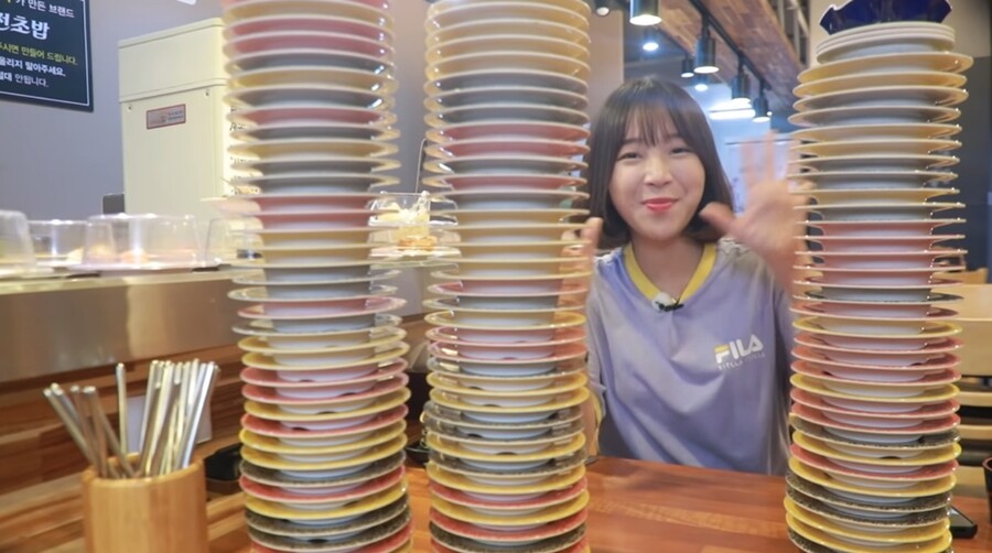 인방)　쯔양 회전초밥 먹방　webp | 유머 게시판 인방)　쯔양 회전초밥 먹방　webp | 유머 게시판 | 루리웹