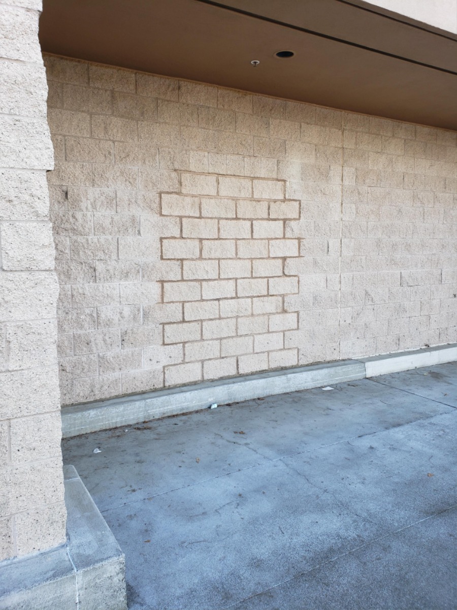 왠지 가까이가면 액션키가 뜰거같은 벽.jpg_1.jpg