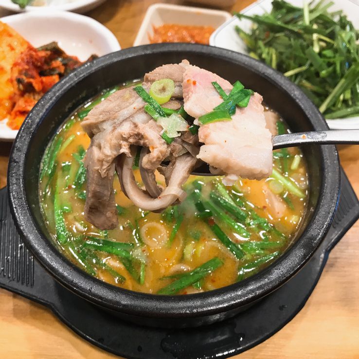 부산 돼지국밥 먹을줄모르는 놈 특징은 뭐임