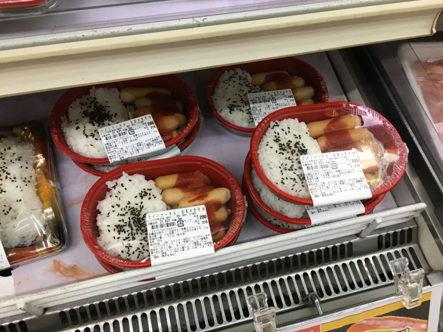 화제의 200엔 소시지 도시락 후기_1.jpg