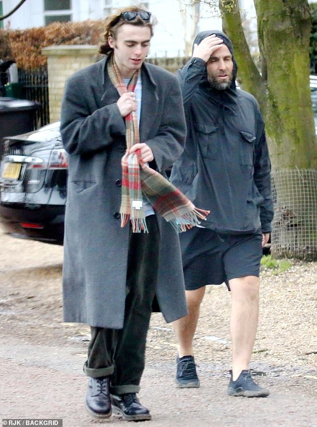 10745932-6786943-Family_Liam_Gallagher_46_looked_slightly_bewildered_as_he_went_f-m-144_1552059638148.jpg