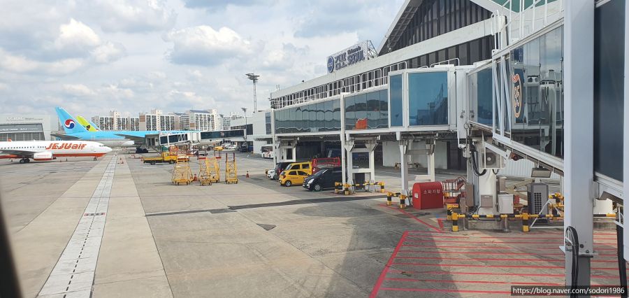 OZ1564 무착륙 국제선 관광비행(김포→대한해협→제주) 탑승기(사진 30장)_17.jpg