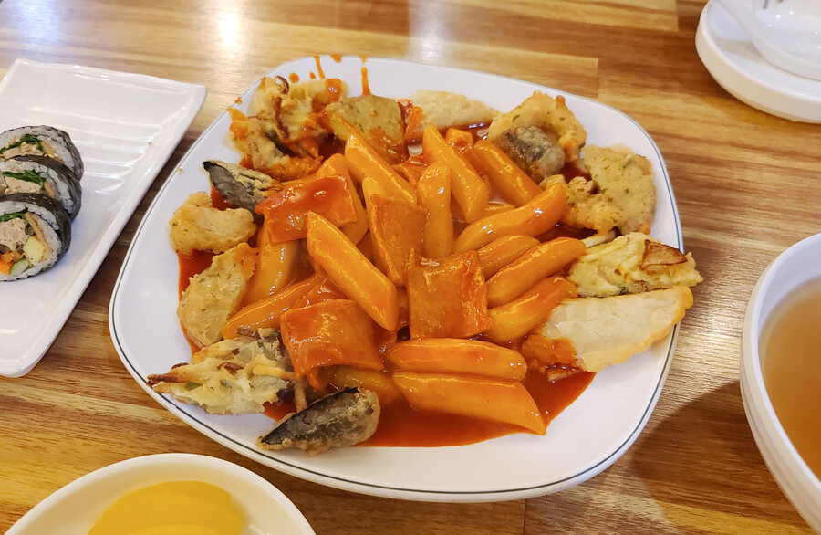 떡볶이 튀김 오뎅 김밥
