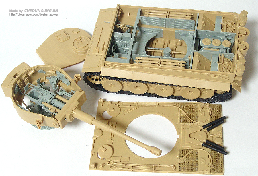 Tiger I Early Ver. w/Interior 프라모델 모형_12.jpg