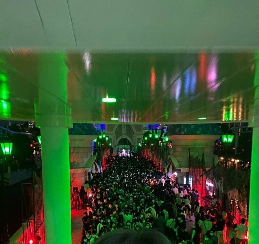 어제자 롯데월드 근황..jpg_1.jpeg