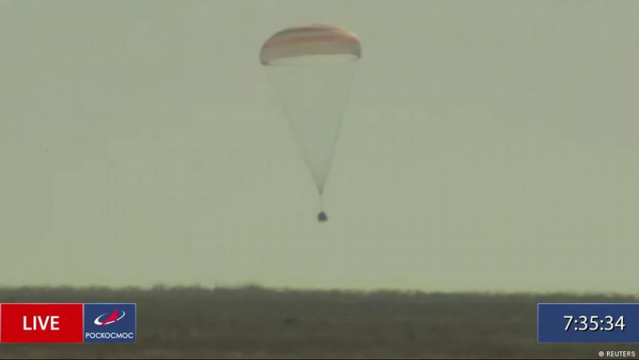 세계 최초로 우주에서 영화 찍은 배우_16.jpg