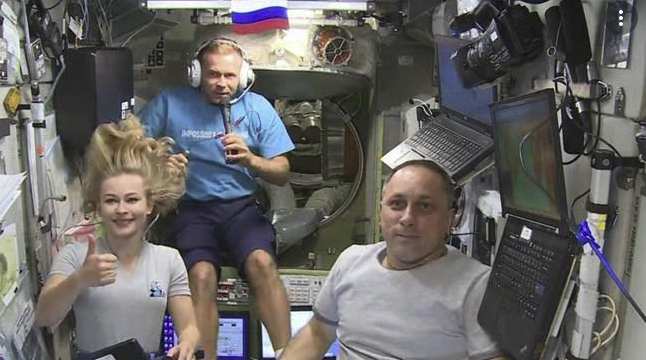 세계 최초로 우주에서 영화 찍은 배우_14.png