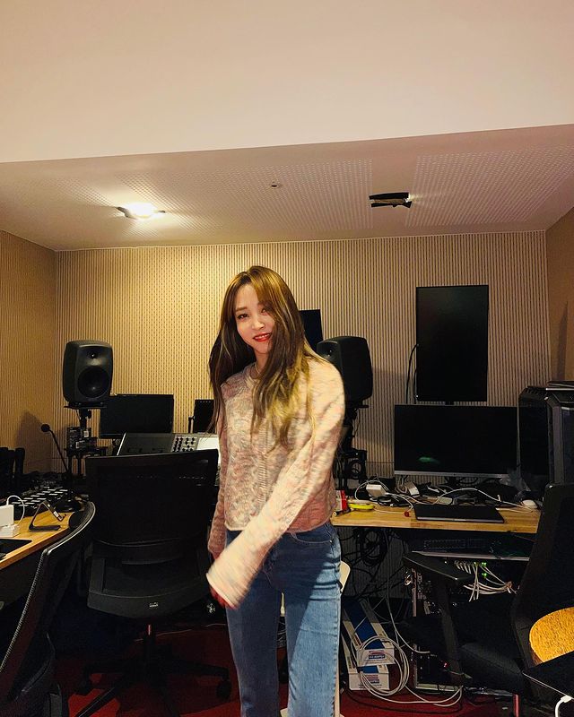 211025.문별.인스타그램 4.jpg